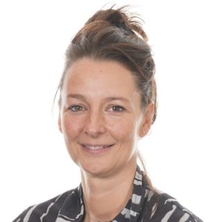 <p>Mrs E. Butler</p>